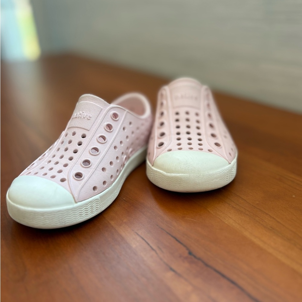 Native Light Pink Sneakers - 7